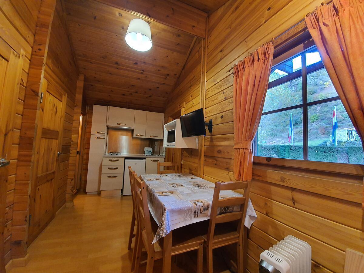 Bungalows Conca De Ter Vilallonga de Ter Ngoại thất bức ảnh